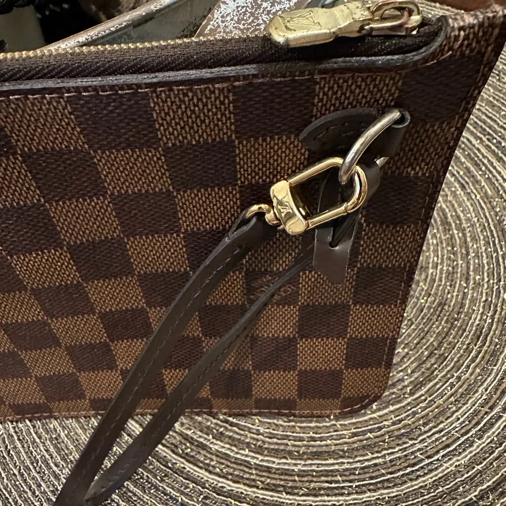 Authentic LV pouch - Picture 5 of 8